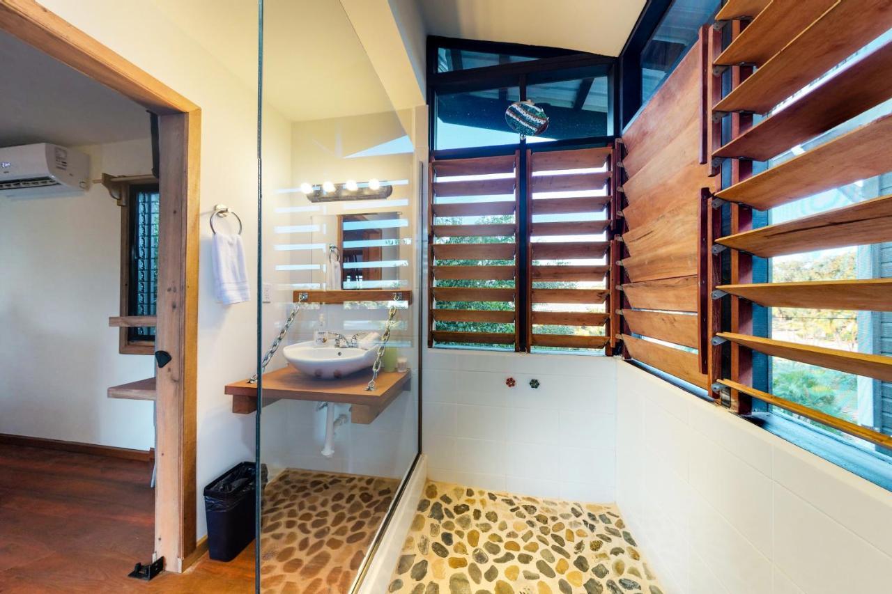 Inn The Trees Cabanas Placencia Екстериор снимка